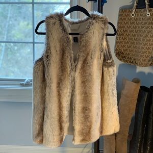 WHITE HOUSE | BLACK MARKET Faux Fur Vest size M